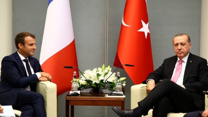 اردوغان مع الرئيس الفرنسي إيمانويل
