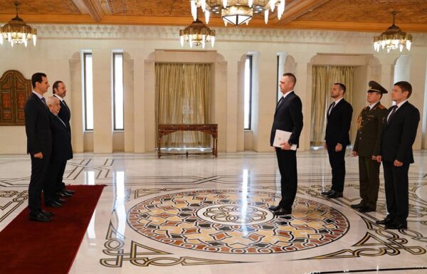 صورة استقبال بشار الأسد لسفير بيلاروس أثناء اعتماده كسفير لبلاده لدى سوريا عام 2019