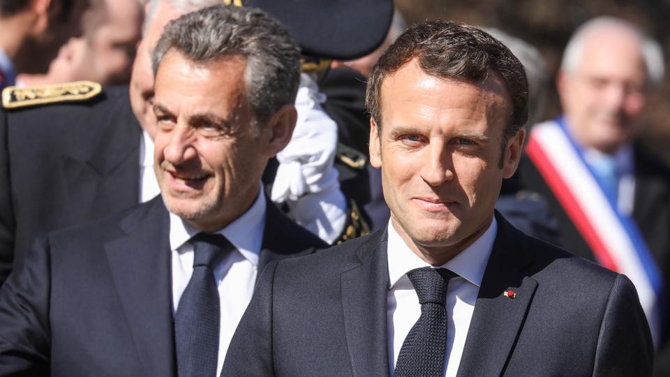 أوضحت الصحيفة أن ماكرون التقى مراراً ساركوزي، الذي حذر ماكرون من أن إصلاح نظام التقاعد الذي تسبب في أحداث اجتماعية في البلاد لن يرضي الفرنسيين