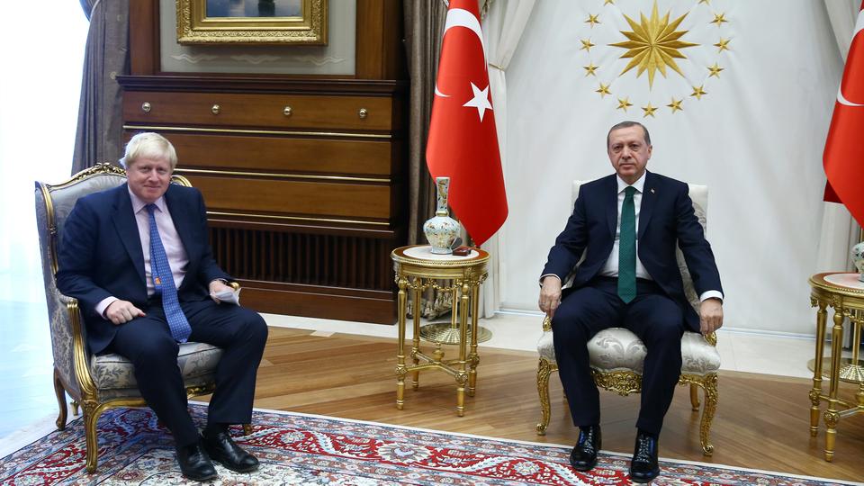 أردوغان وجونسون بحثا هاتفياً سبل تعزيز العلاقات الثنائية وتطورات شرقي المتوسط وقضايا إقليمية