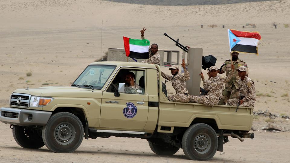 بدأت الإمارات بإنشاء قواعد عسكرية بسقطرى اليمنية