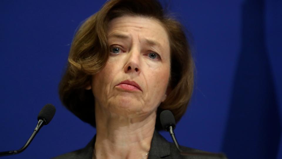 وزيرة الدفاع الفرنسية فلورانس بارلي في أثناء مشاركتها في مؤتمر صحفي إثر مقتل 13 جندياً فرنسياً في مالي أواخر 2019.