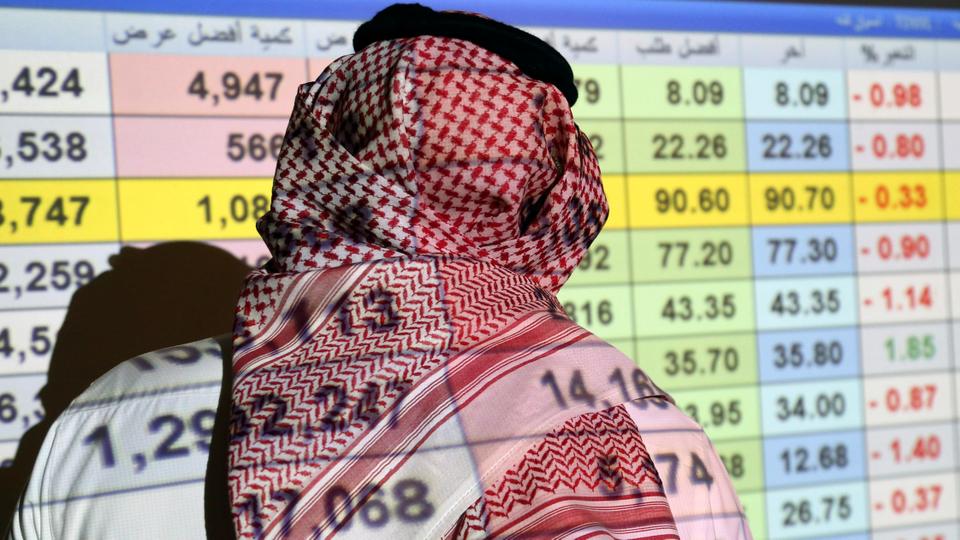 إيرادات الميزانية السعودية تتضرر جراء تراجع أسعار النفط، مصدر الدخل الرئيس للبلاد