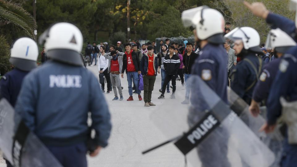 مهاجرون يحاولون الوصول إلى أوروبا عبر الحدود اليونانية 