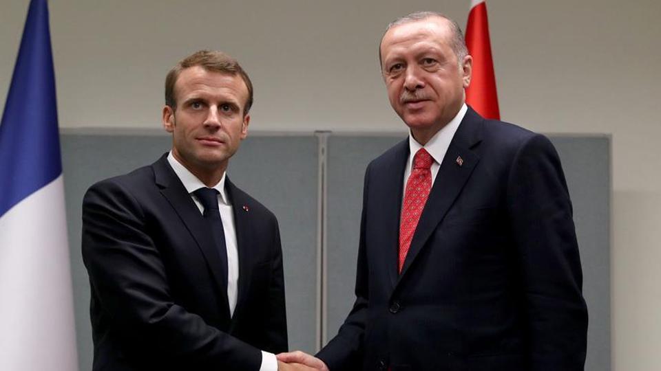  أردوغان أجرى اتصالاً هاتفياً مع نظيره الفرنسي ماكرون بناء على طلب من الأخير