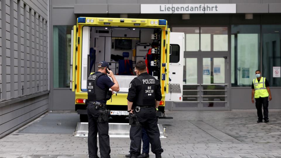 رجحت ألمانيا أن يكون المعارض الروسي الراقد في غيبوبة بمستشفى في برلين 
