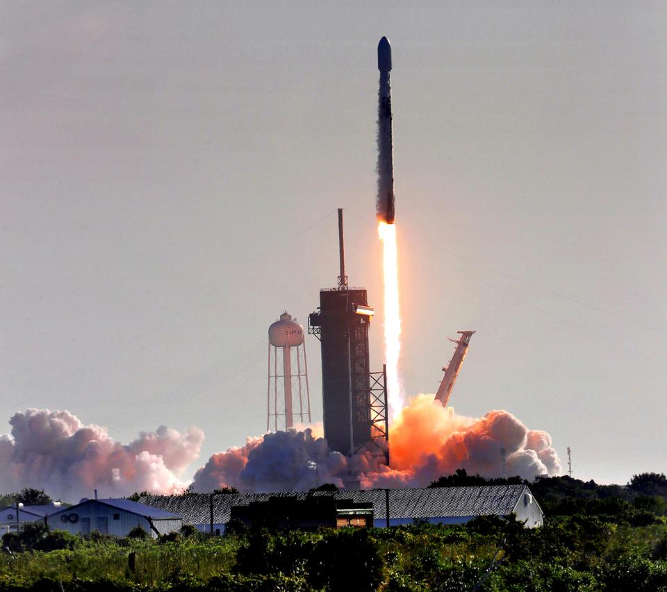 شركة SpaceX الأمريكية ستطلق رابع الأقمار الصناعية التركية إلى مداره بحلول نهاية هذا العام.