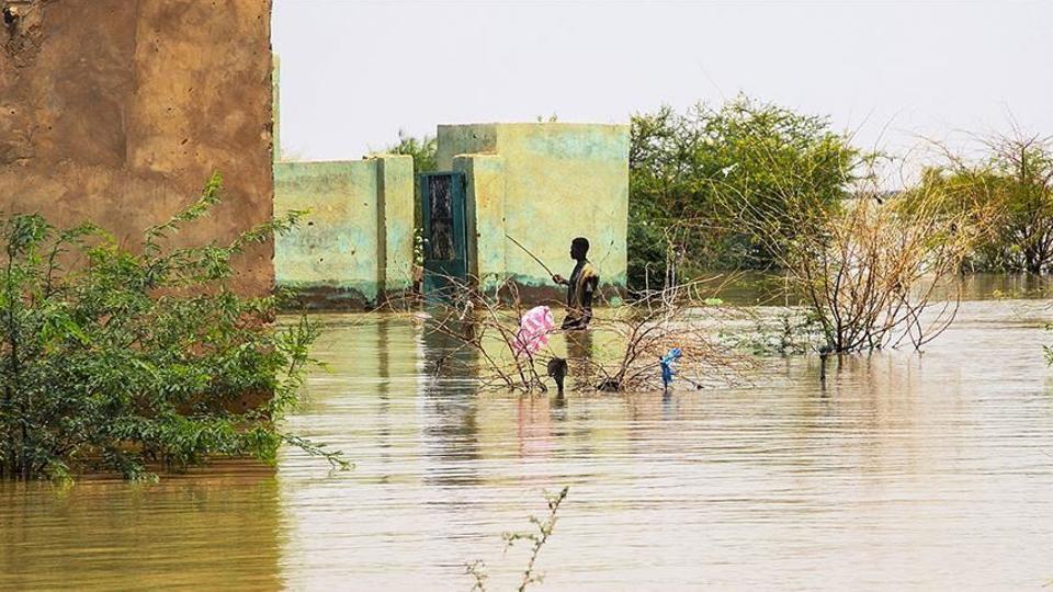 الجمعة أعلن السودان، ارتفاع قتلى السيول والفيضانات إلى 121 منذ بداية الخريف في يونيو/ حزيران الماضي