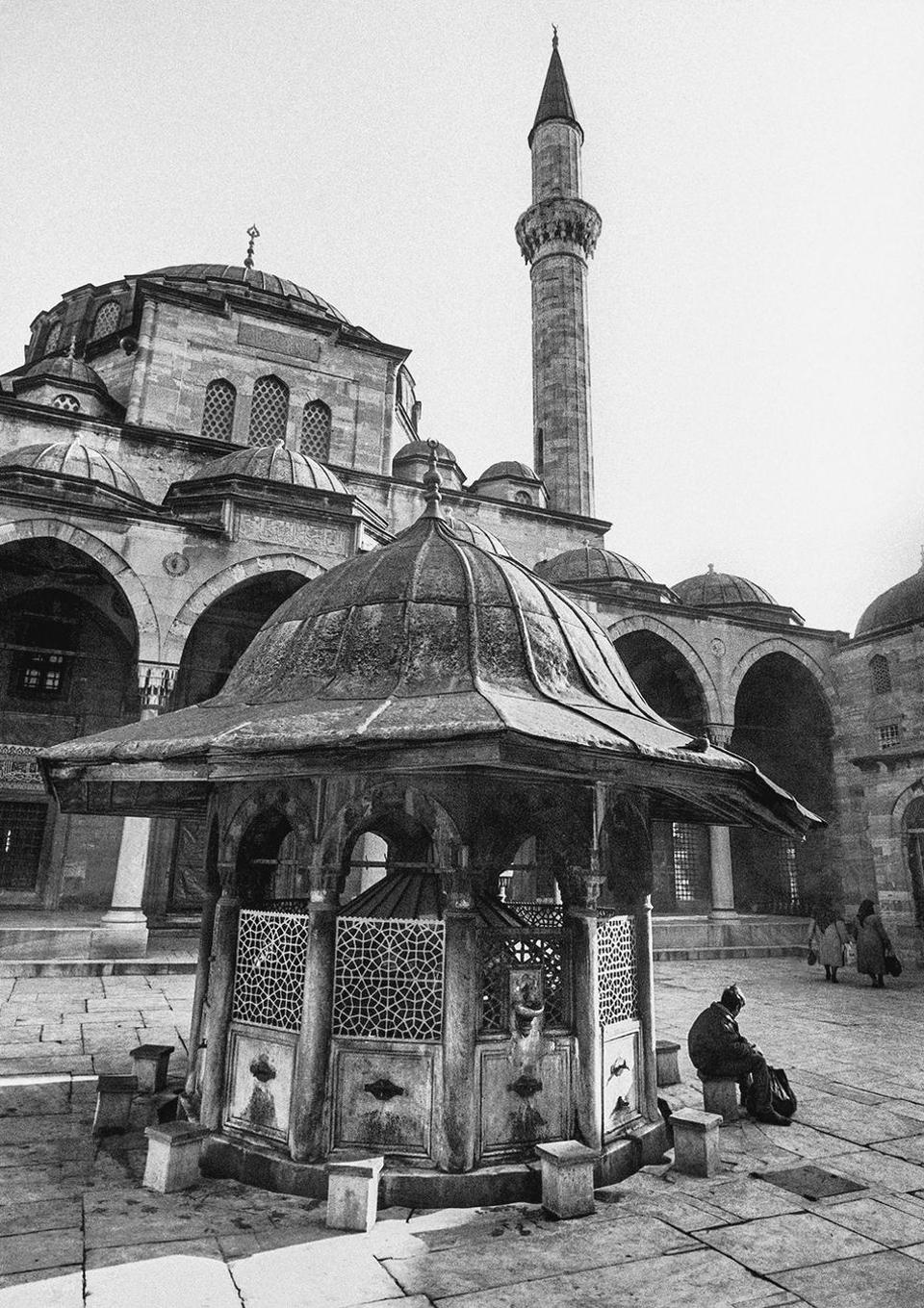 فناء ونافورة مسجد سوقولو محمد باشا