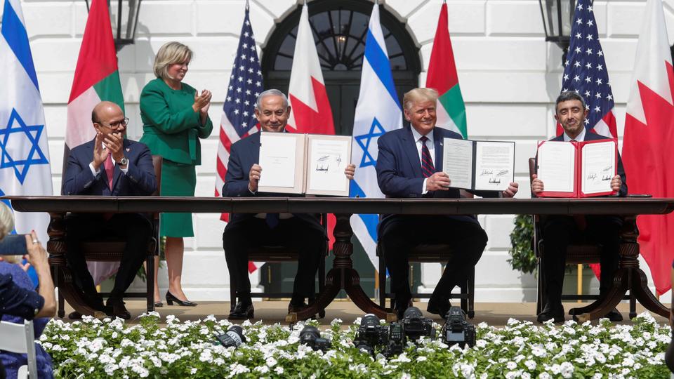 ترمب يرى في اتفاق التطبيع الذي أنجزه بين الإمارات والبحرين مع إسرائيل منجزاً على صعيد السياسة الداخلية