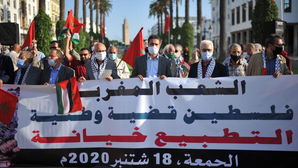شارك عشرات المغاربة في وقفة احتجاجية في الرباط تضامناً مع فلسطين، ورفضاً للتطبيع الإماراتي والبحريني مع إسرائيل
