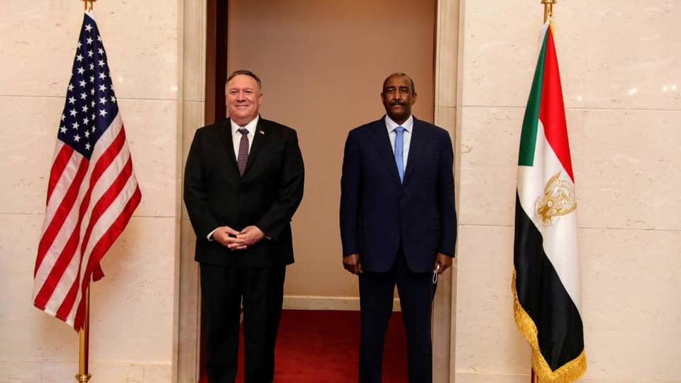يبحث مسؤولون أمريكيون وإماراتيون وسودانيون، الاثنين، إمكانية توقيع الخرطوم اتفاقية لتطبيع العلاقات مع إسرائيل