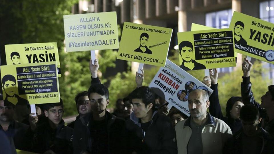الأتراك طالبوا بتحقيق العدالة لياسين وأصدقائه ممن تسببوا في الأحداث الإرهابية