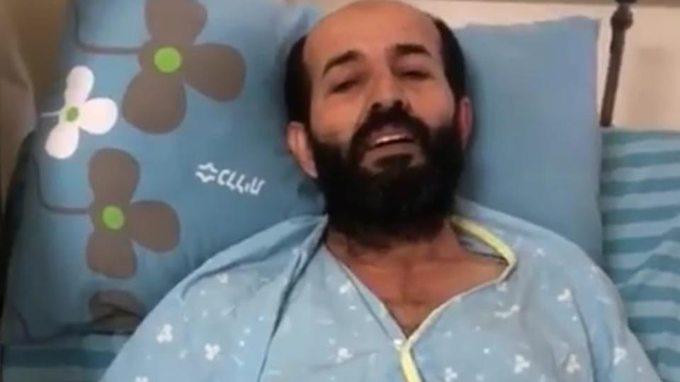 يواصل الاحتلال الإسرائيلي اعتقال الأسير ماهر الأخرس المضرب عن الطعام منذ 65 يوماً في مستشفى 