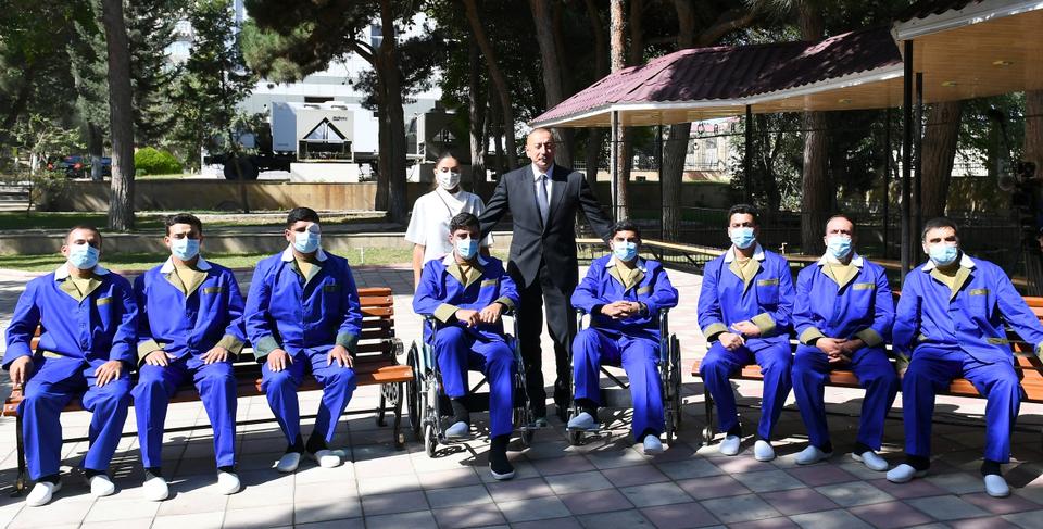 علييف يتفقد الجنود الأذربيجانيين في المستشفى