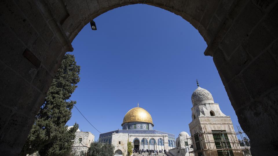 حماس: جرأة الاحتلال الإسرائيلي ومستوطنيه في تنفيذ الانتهاكات ضد مدينة القدس المحتلة والمسجد الأقصى، زادت بعد توقيع اتفاقات التطبيع العربية