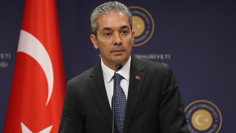 انتقد حامي أقصوي المتحدث باسم الخارجية التركية تصريحات صحفية لوزير الخارجية اليوناني حول المحادثات الاستكشافية بين البلدين