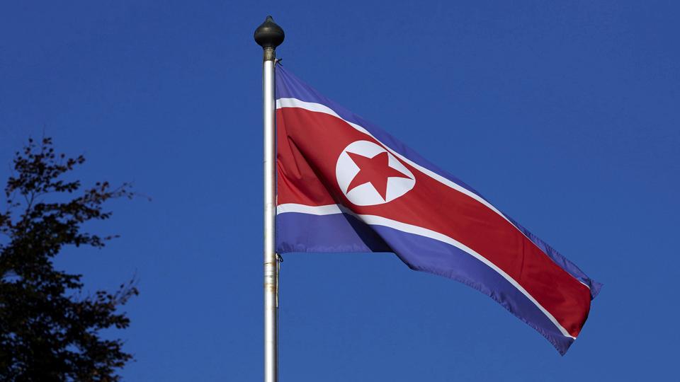 حثت كوريا الشمالية مواطنيها على عدم الخروج من منازلهم