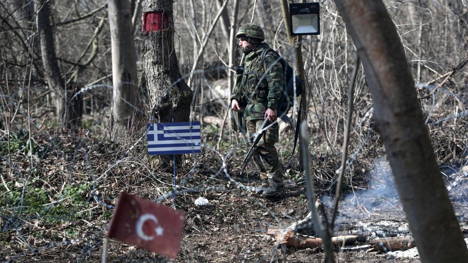 السلطات اليونانية تنصب أجهزة تسبّب الصمم في المنطقة الحدودية مع تركيا لاستخدامها ضد طالبي اللجوء