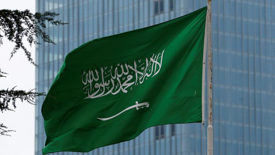 أحجمت السعودية عن تكرار دعوات أطلقتها دول إسلامية أخرى لاتخاذ إجراءات ضد نشر الرسوم في فرنسا أو دعم حملات مقاطعة المنتجات الفرنسية