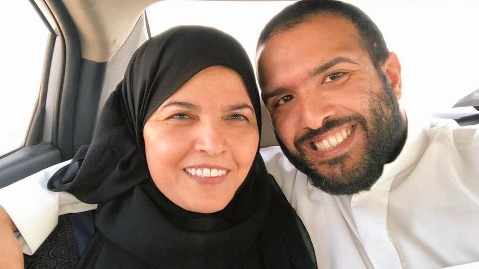والدة صلاح الحيدر هي عزيزة اليوسف، الناشطة البارزة بحقوق المرأة وهي بين نحو 12 امرأة يحاكَمن بتهم متعلقة بنشاطهن