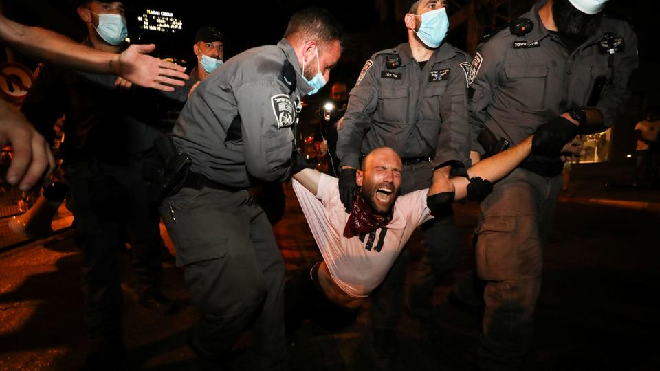 تأتي احتجاجات الإسرائيلين بعد أيام من موافقة البرلمان على قانون جديد للحد من نطاق المظاهرات