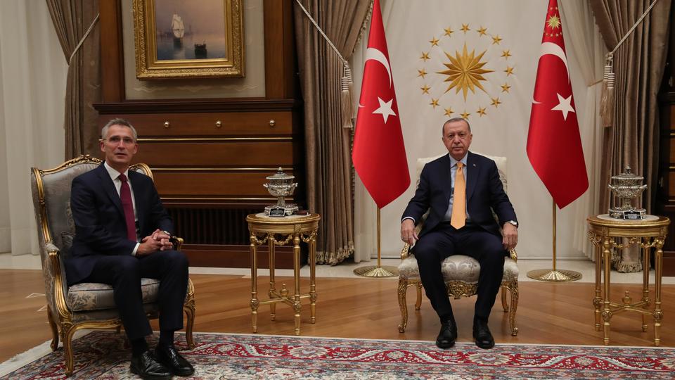 أردوغان يقول إن حلف الناتو عليه أن يُظهِر تضامناً ملموساً مع تركيا
