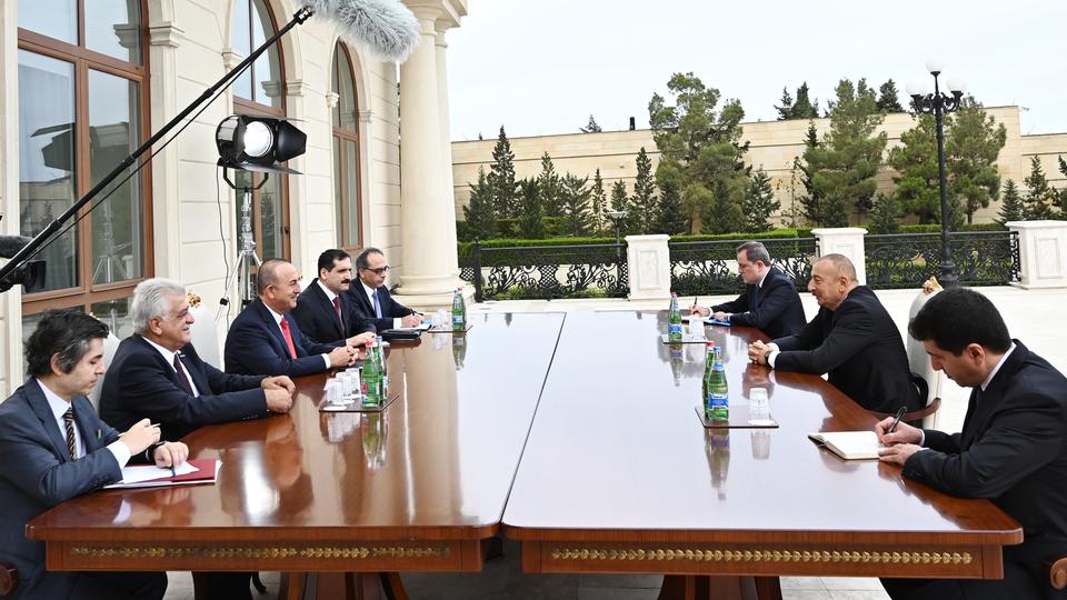 الرئيس الأذربيجاني يستقبل وزير الخارجية التركي في باكو