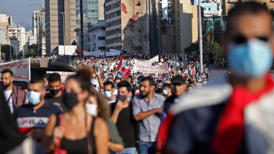 الشعب اللبناني يحيي ذكرى مرور عام على التظاهرات الواسعة المطالبة برحيل الطبقة السياسية 
