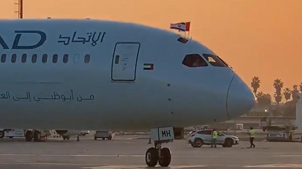 هبوط طائرة ركاب تجارية إماراتية في مطار بن غوريون الإسرائيلي