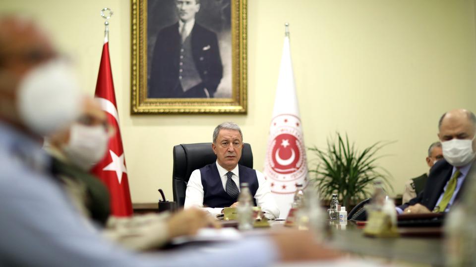 وزير الدفاع التركي يؤكد استعداد بلاده للحوار مع اليونان دون 