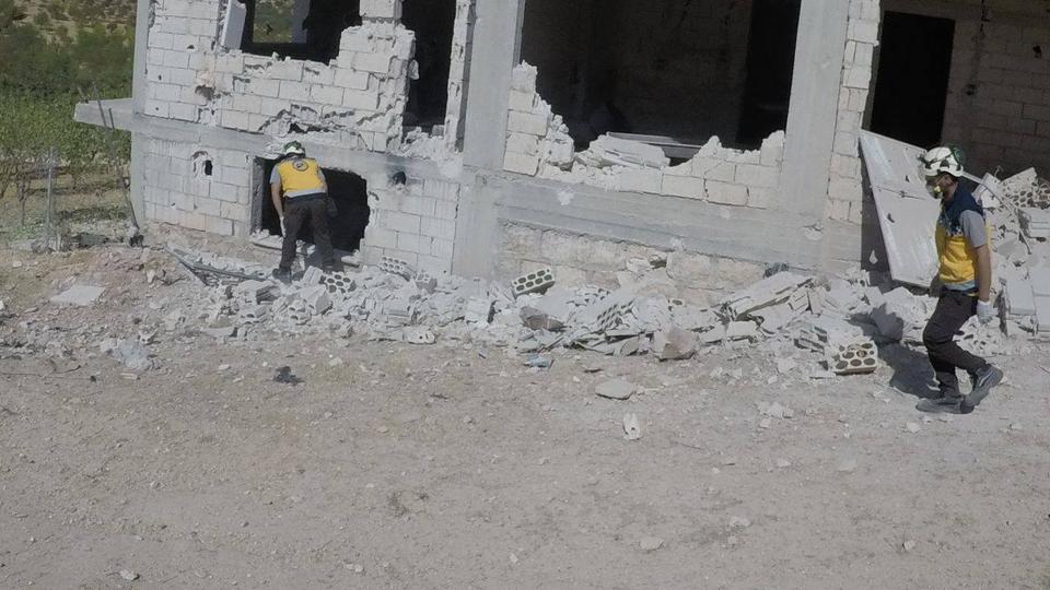 إصابة 5 مدنيين بينهم 3 أطفال وامرأة بغارات جوية روسية على إدلب