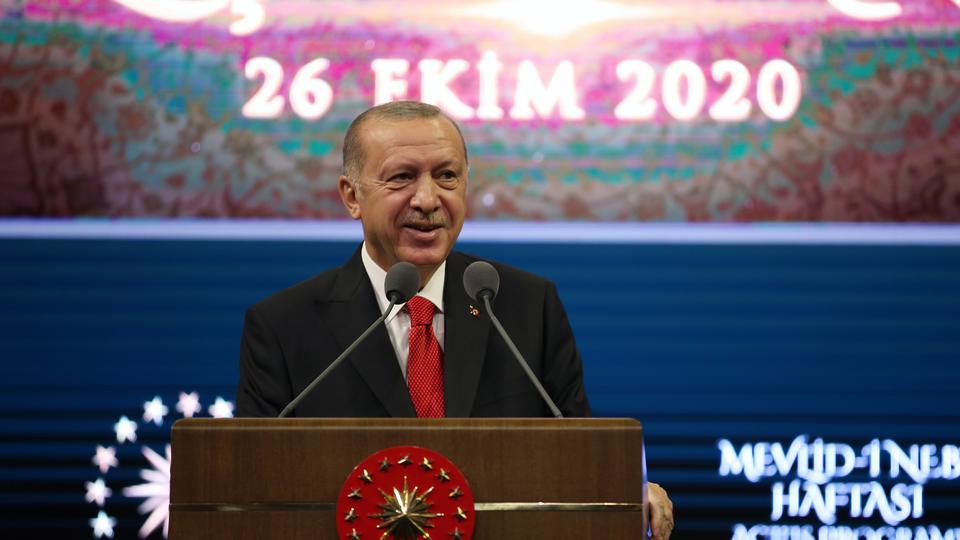 أردوغان: أحذّر الأوروبيين بأنهم لن يستطيعوا تحقيق أي مكسب من معاداة الإسلام والمسلمين