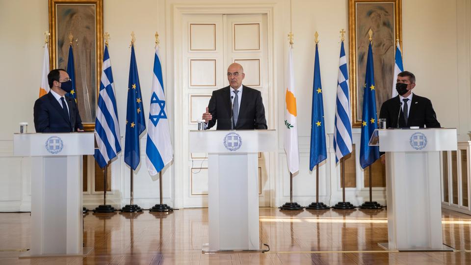 اجتماع ثلاثي بين إسرائيل واليونان وقبرص الرومية في أثينا لمناقشة تشكيل تحالف إقليمي 