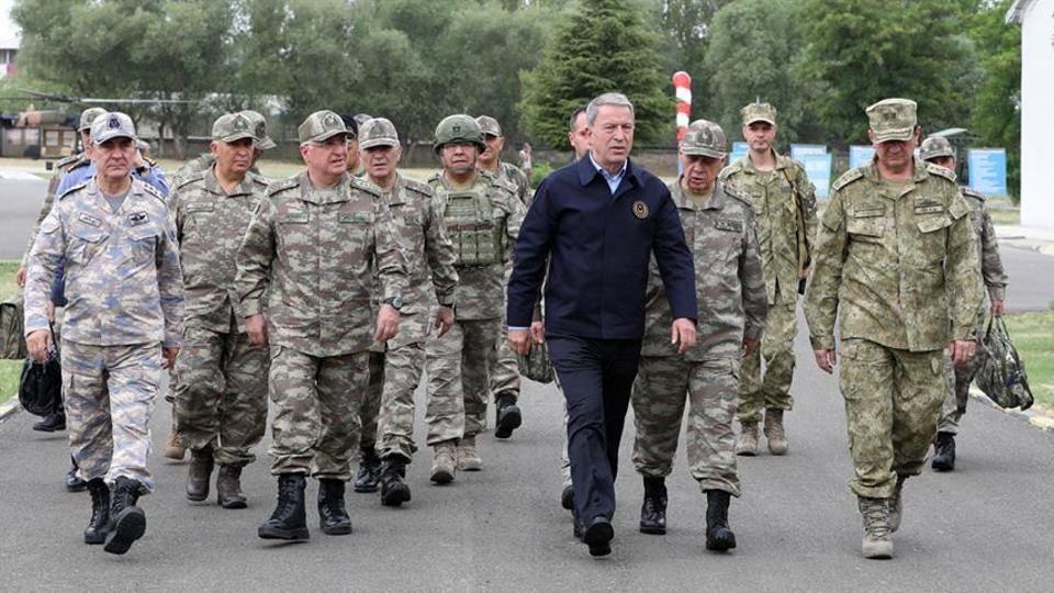 وزير الدفاع التركي خلوصي أقار يقول إن الجيش الأذربيجاني أظهر قوته للعالم بأسره بتحريره إقليم قره باغ