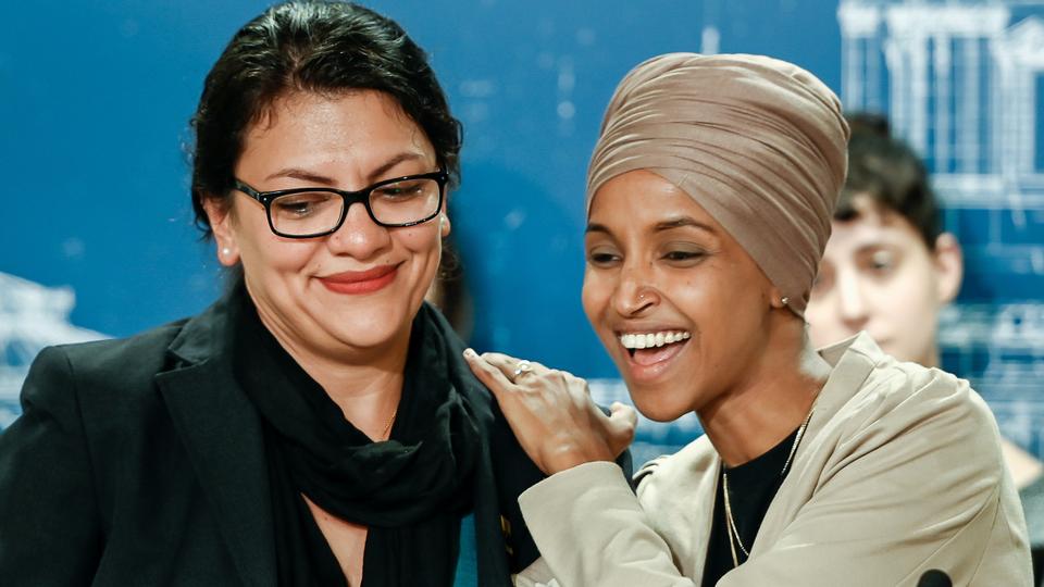 تعد كل من إلهان عمر ورشيدة طليب أول مسلمتين تنتخبان لعضوية مجلس النواب الأمريكي