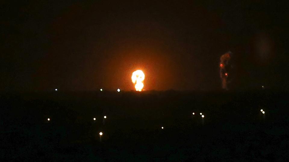  الجيش الإسرائيلي قال في بيان إن طائراته أغارت على عدة أهداف تابعة لحركة حماس في القطاع