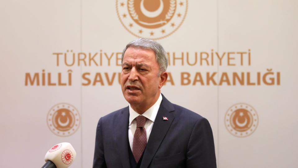 وزير الدفاع التركي يبحث مع نظيره الروسي ملفَّي 