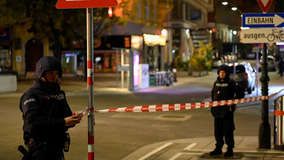 فيينا شهدت مساء الاثنين هجوماً مسلحاً أسفر عن مقتل 5 أشخاص بينهم منفذ الهجوم