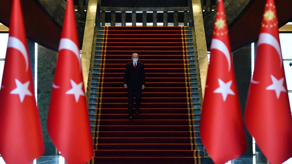 خبراء يرون أن قرارات أردوغان الأخيرة في مجال الاقتصاد خطوة إيجابية للمستثمرين الأجانب