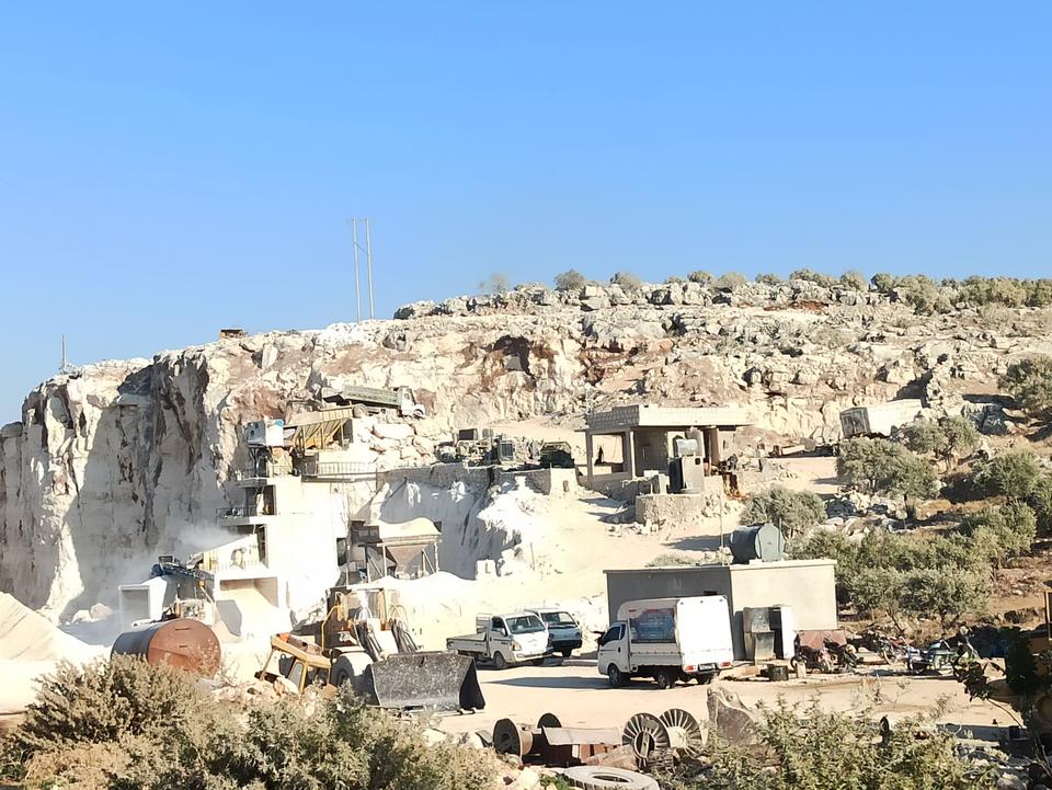 المقالع الحجرية توفر مواد البناء في الشمال السوري