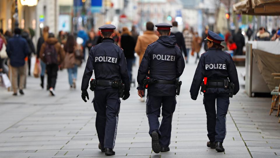 النمسا تداهم نحو 60 موقعاً في 4 مدن مختلفة تزعم أنها كيانات تابعة للإخوان وحماس بدعوى مكافحة الإرهاب 
