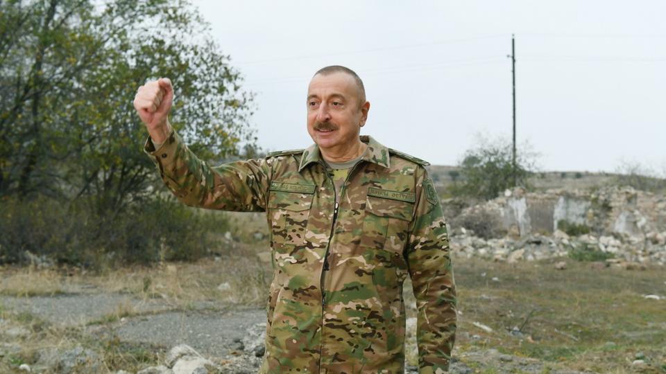 الرئيس الأذربيجاني يفتتح طريقاً جديداً بين مدينتي فضولي وشوشة بعد تحريرهما من الاحتلال الأرميني