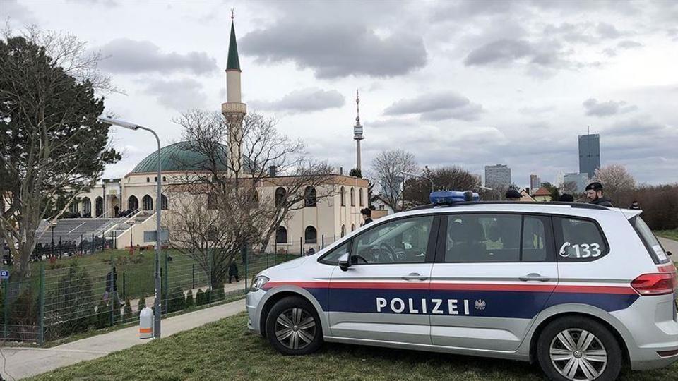 السلطات في النمسا تزيد الضغوطات على المسلمين