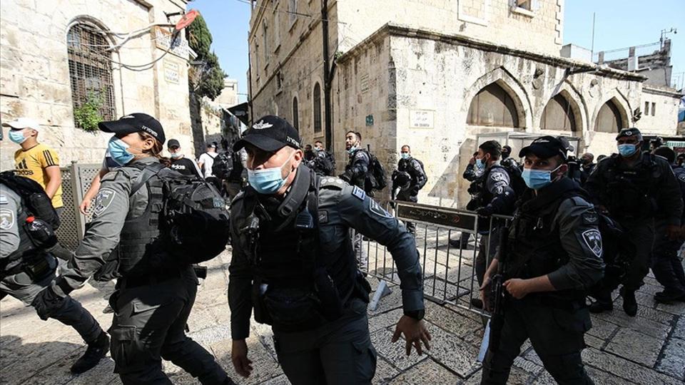 جيش الاحتلال يفرق مسيرات منددة بالاستيطان والشرطة تمنع فلسطينيين من الصلاة بـ